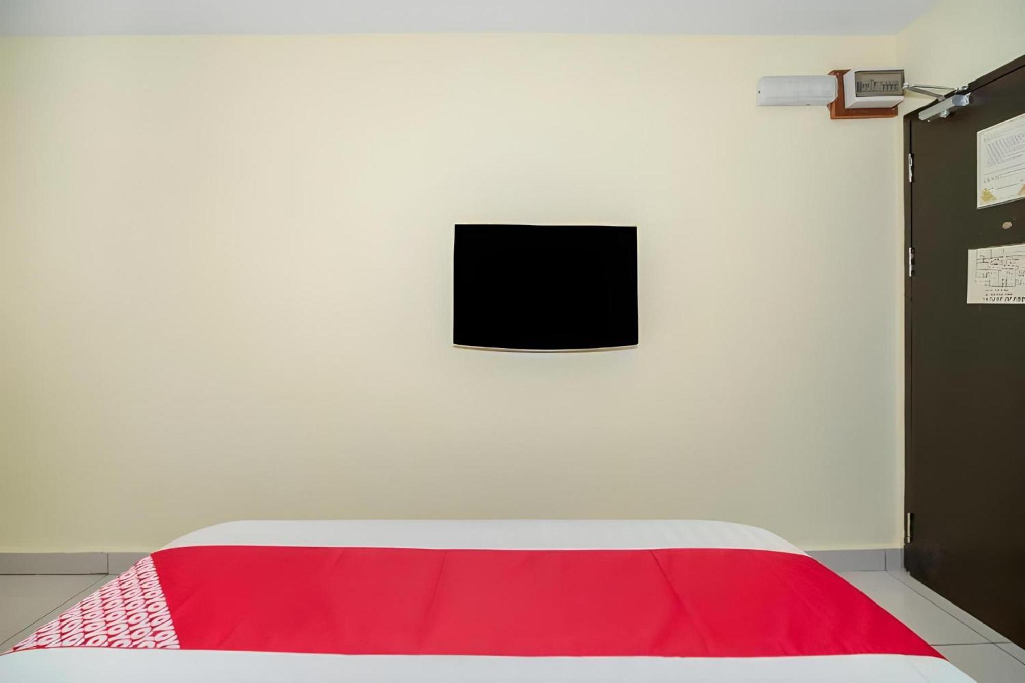 Super Oyo 89944 Hotel 2*