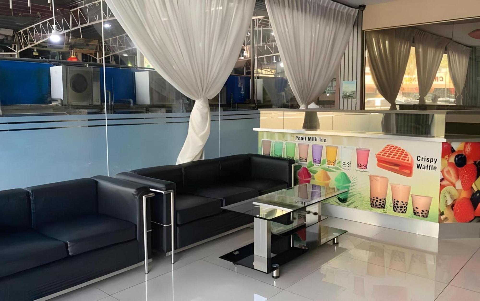 Super Oyo 89944 Hotel 2*